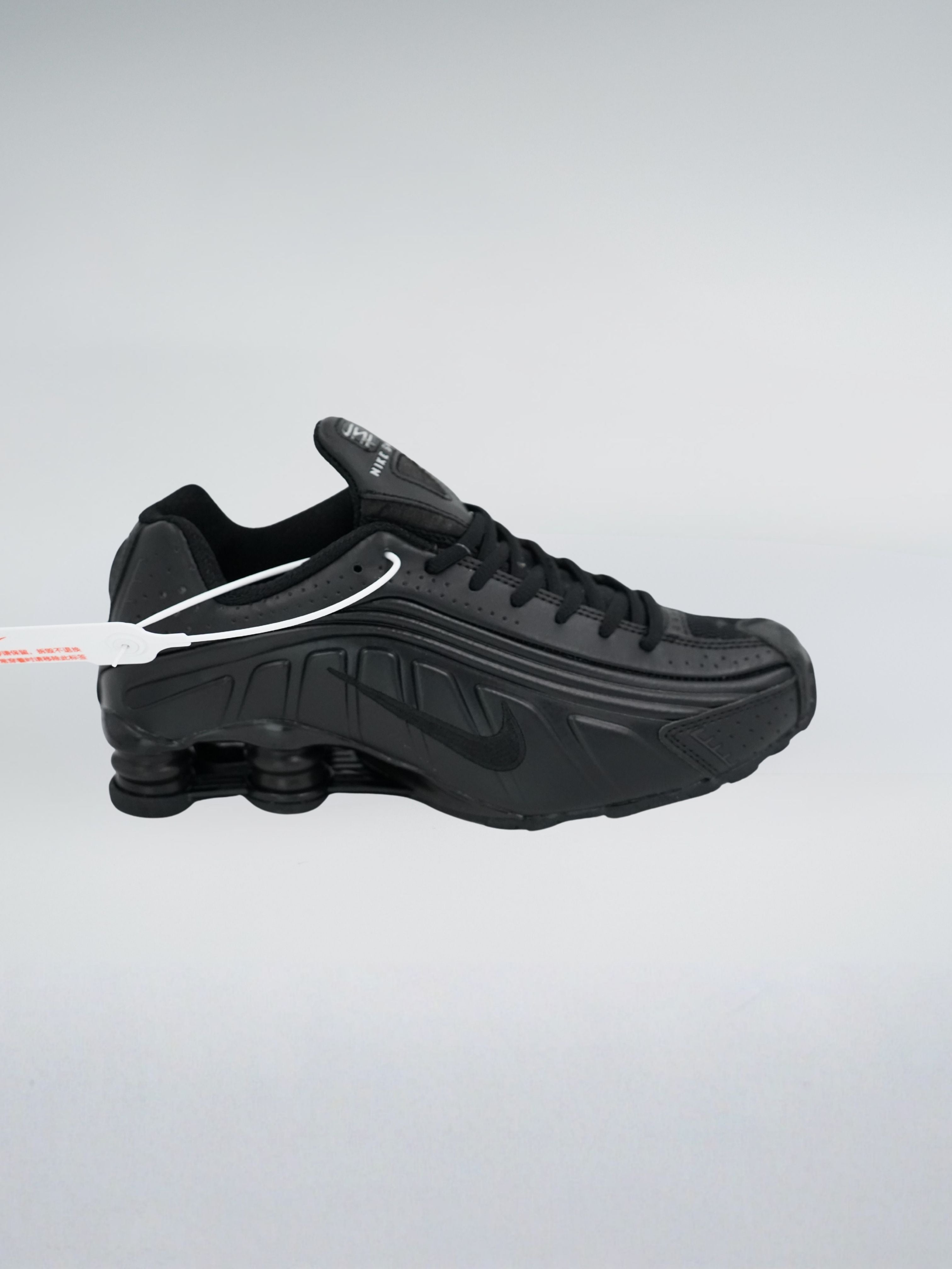 Zapatillas con Clase y Detalle Exclusivo